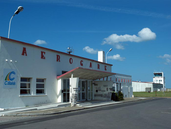 Vue aérienne de l'aéroport Calais Dunkerque